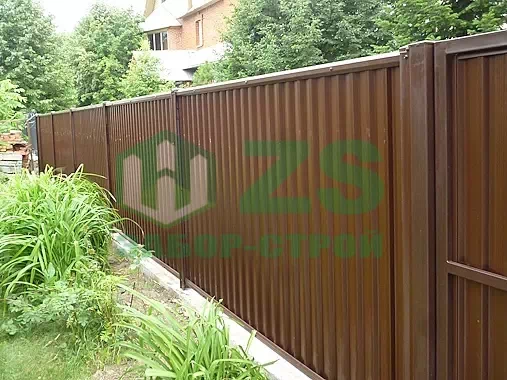 Заборы из профнастила на ленточном фундаменте Заборы из профнастила на ленточном фундаменте